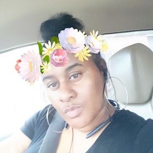 Meet your Posher, Monique